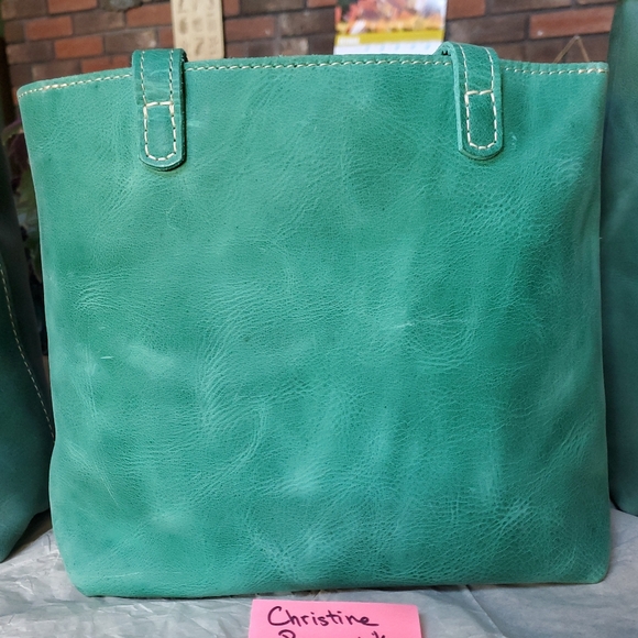 🦄 $200 Reef Medium Zippered Crossbody Tote 🦄 - Picture 2 of 4